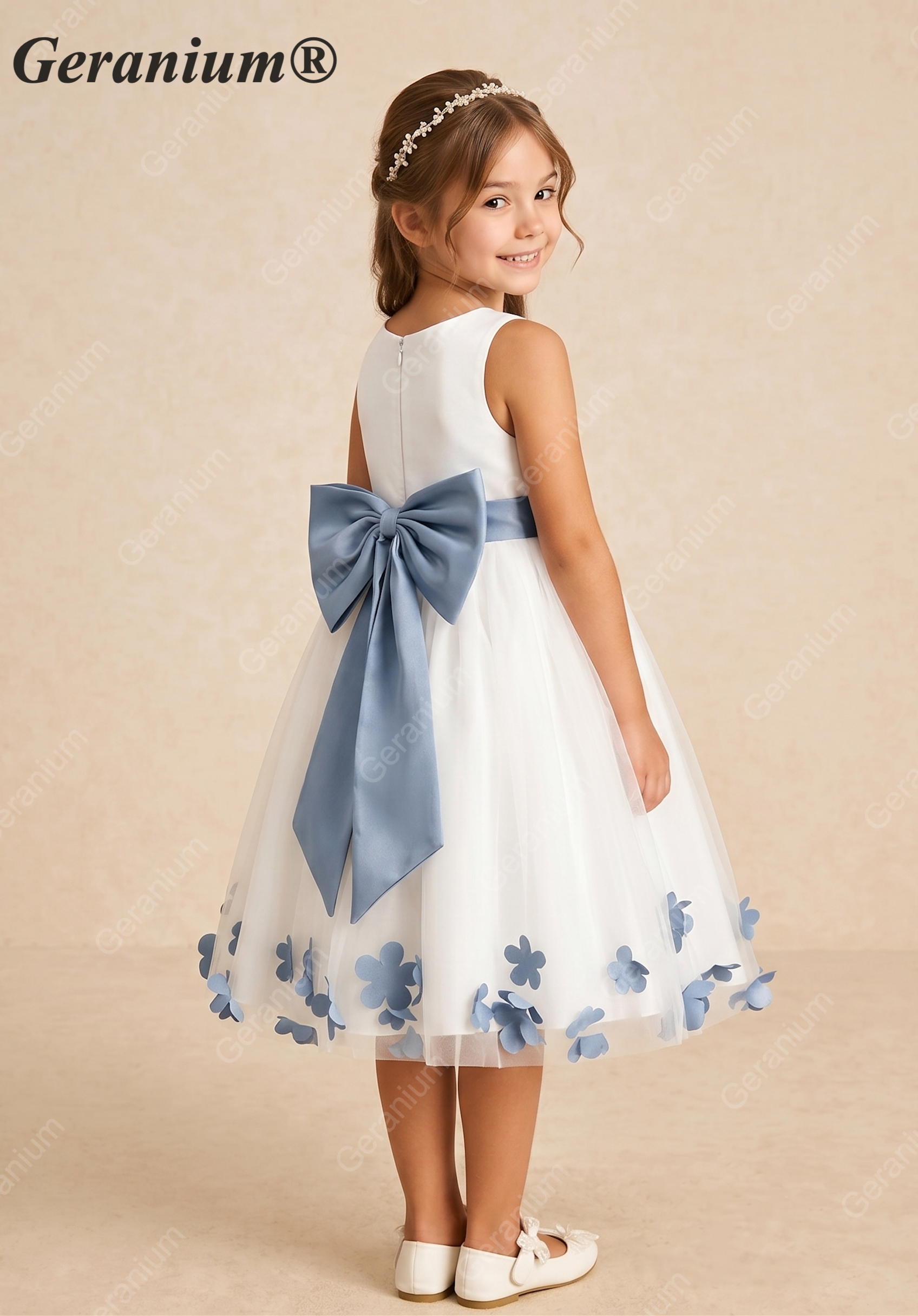 Geranium White Tulle Flower Girl Dress with Dusty Blue 3D Butterflies & Bow – KD-202 Image secondaire du produit