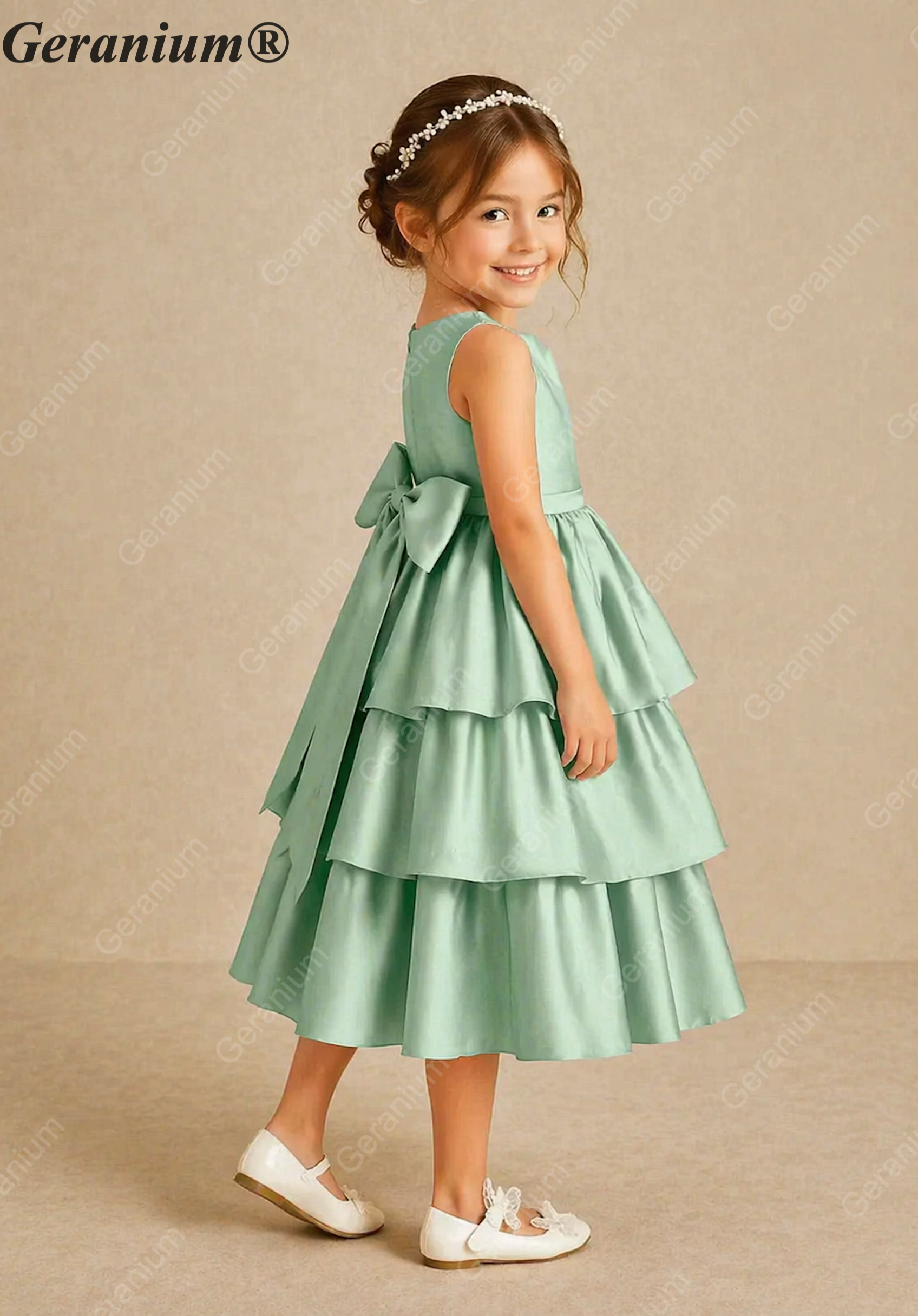Geranium Mint Green Tiered Satin Flower Girl Dress with Oversized Back Bow – KD-204 Image secondaire du produit