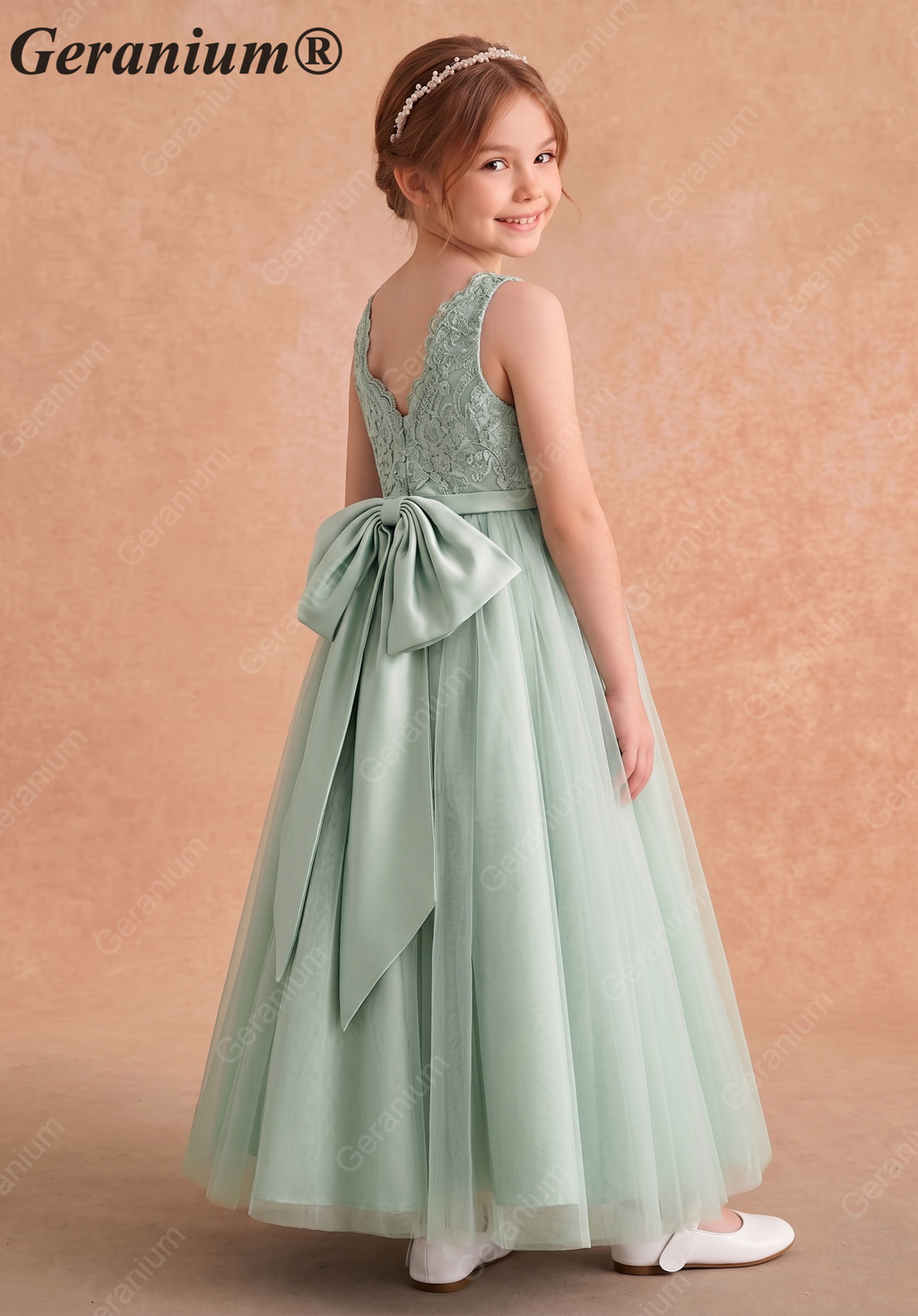 Geranium Elegant Sage Green Flower Girl Dress - Lace Applique V-Neck Tulle Ball Gown with Detachable Big Bow KD-221