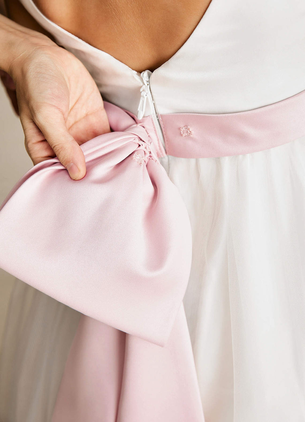 Geranium Elegant V-Neck Tulle Flower Girl Dress with Oversized Satin Back Bow & Pink Sash KD-303