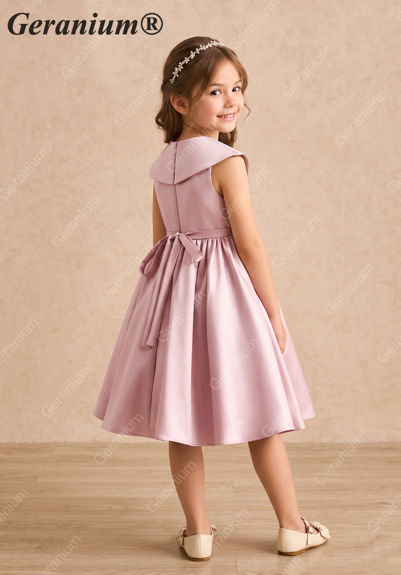 Geranium Rosette Satin A-Line Flower Girl Dress with Bow Collar – KD-222 Immagine secondaria del prodotto