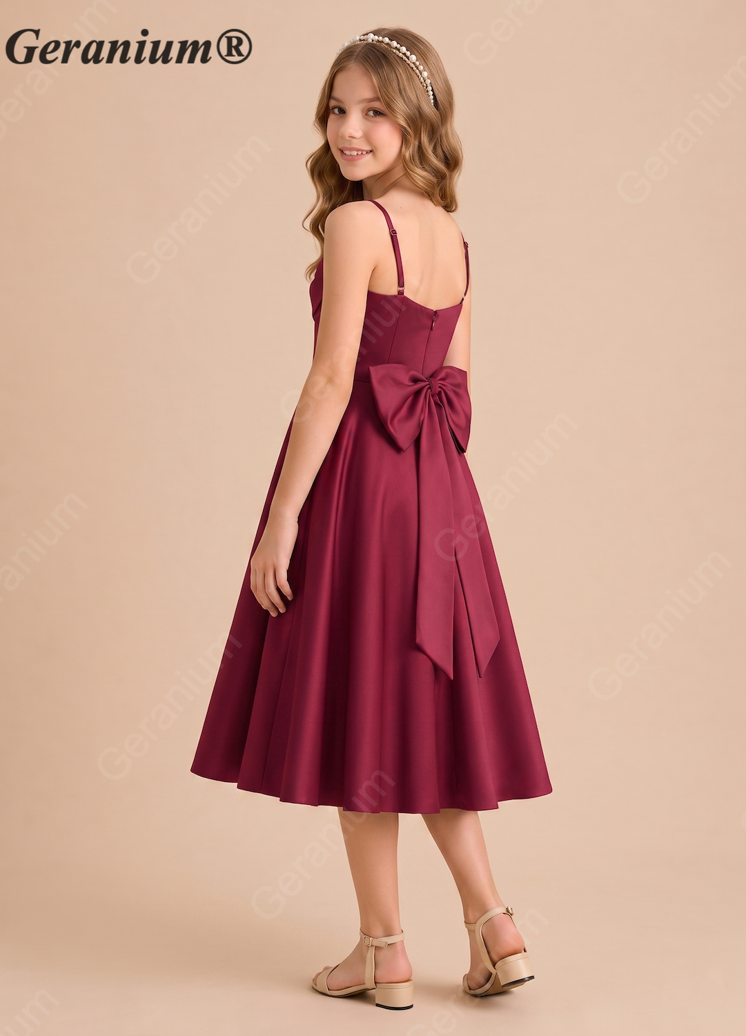 Geranium Satin Cowl Neck Junior Bridesmaid Dress with Back Bow – KD-78J Image secondaire du produit