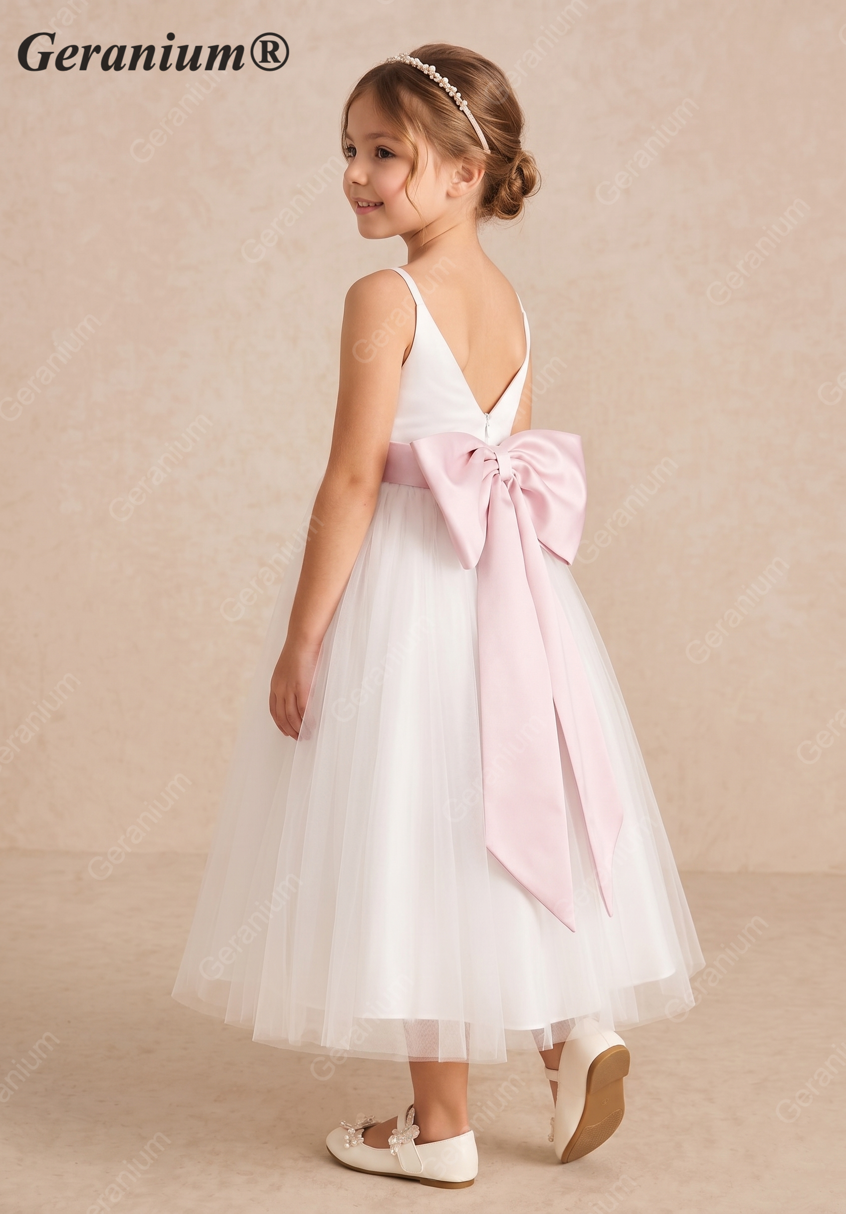 Geranium White V-Neck Tulle Flower Girl Dress with Pink Sash & Oversized Back Bow – KD-303 Image secondaire du produit