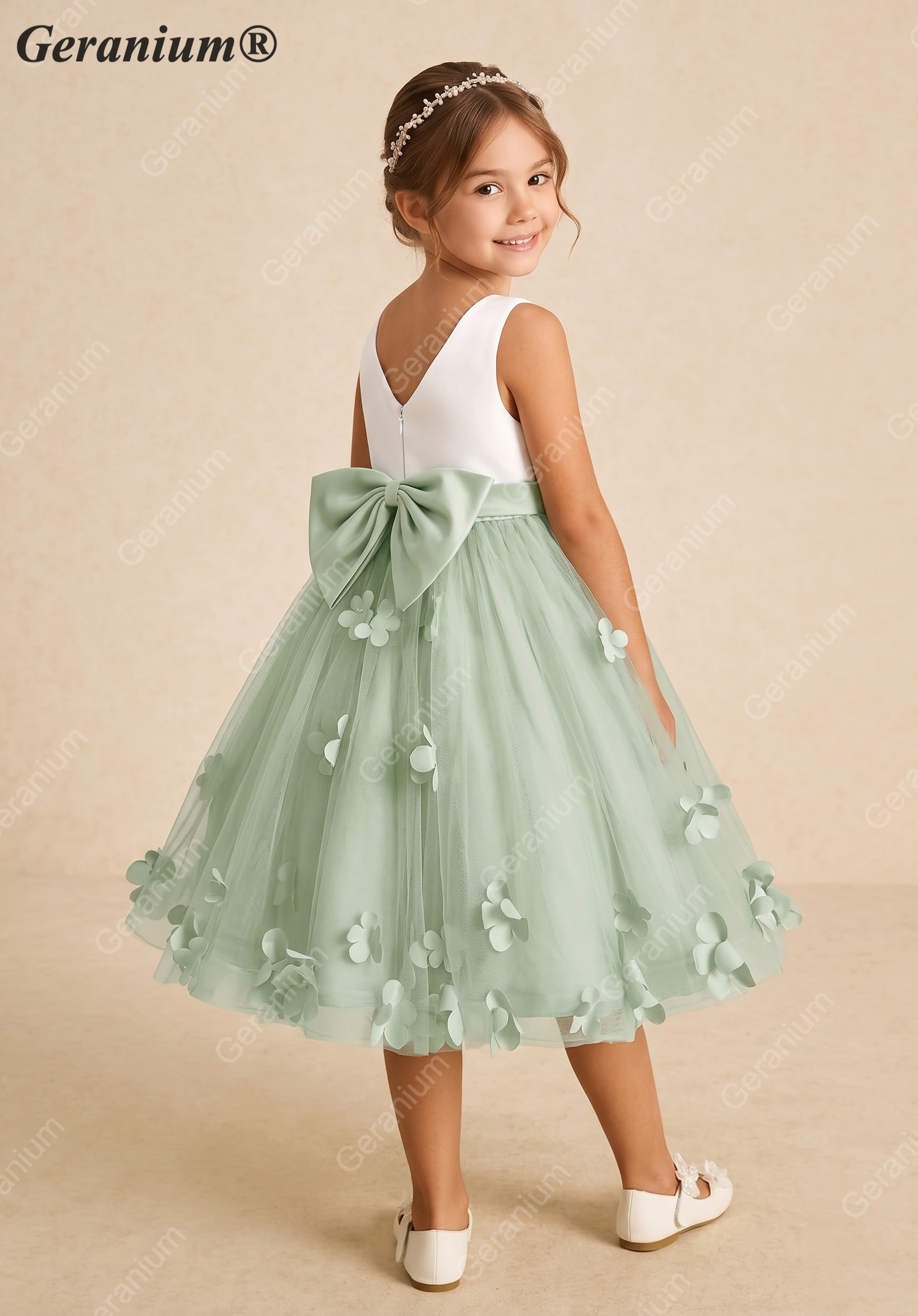 Geranium Sage Green 3D Floral Tulle Flower Girl Dress with Back Bow – KD-192 Image secondaire du produit