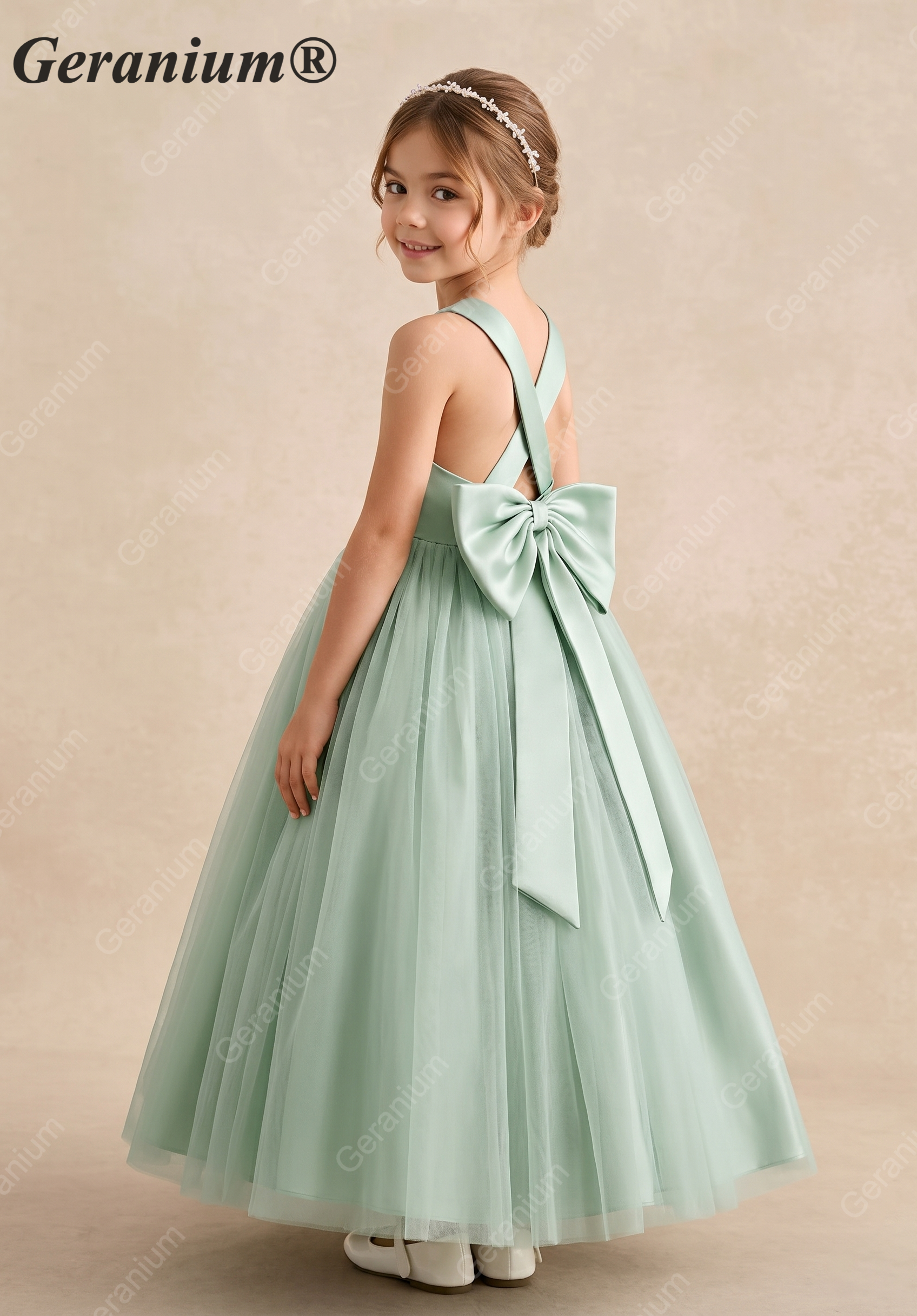 Geranium Sage Green V-Neck Tulle Flower Girl Dress with Criss-Cross Bow Back – KD-209 Image secondaire du produit