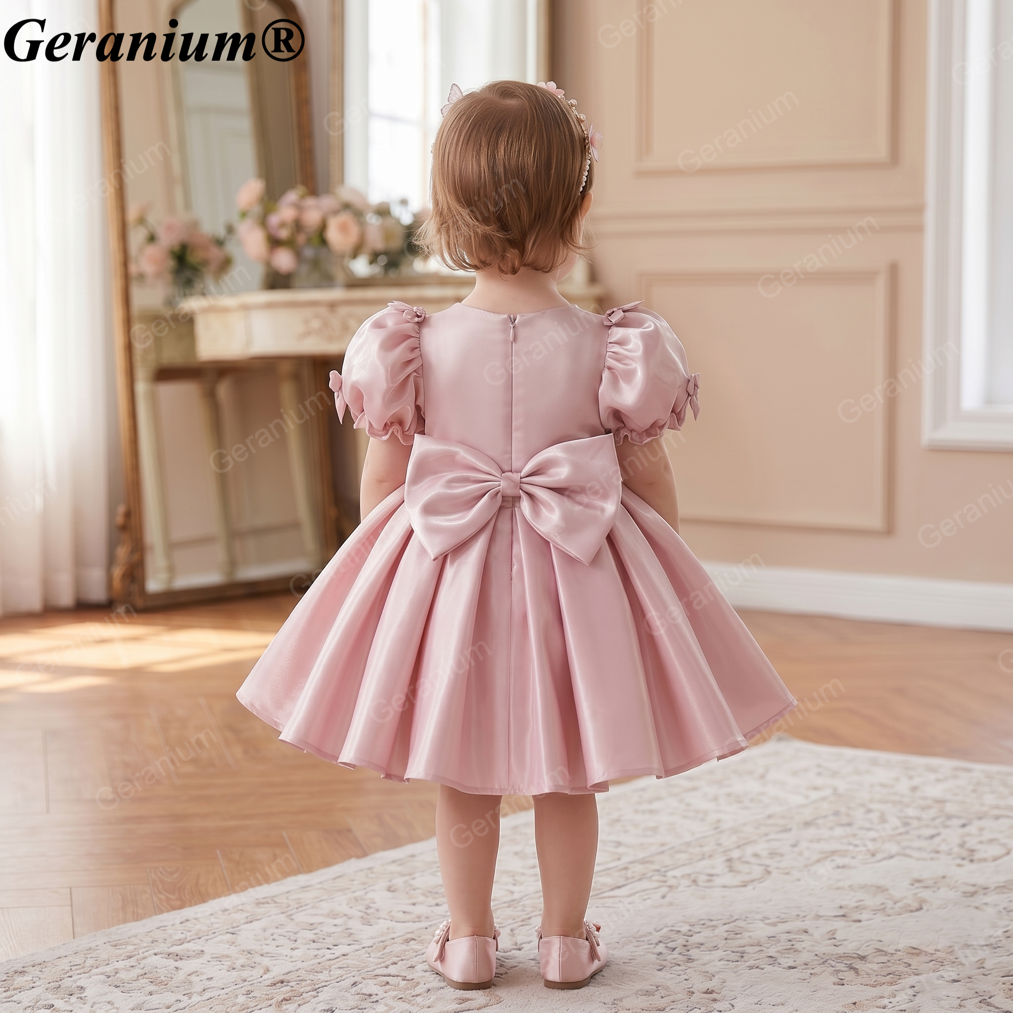 Geranium Rosette Satin Toddler Party Dress with Puff Sleeves, Pearls & Bow – KD-46 Image secondaire du produit