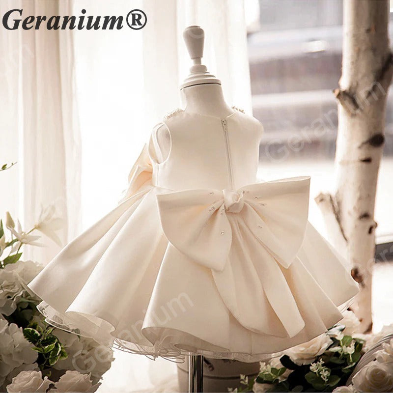 Geranium Pearl Collar Satin Flower Girl Dress with Statement Bow – KD-370 Image secondaire du produit