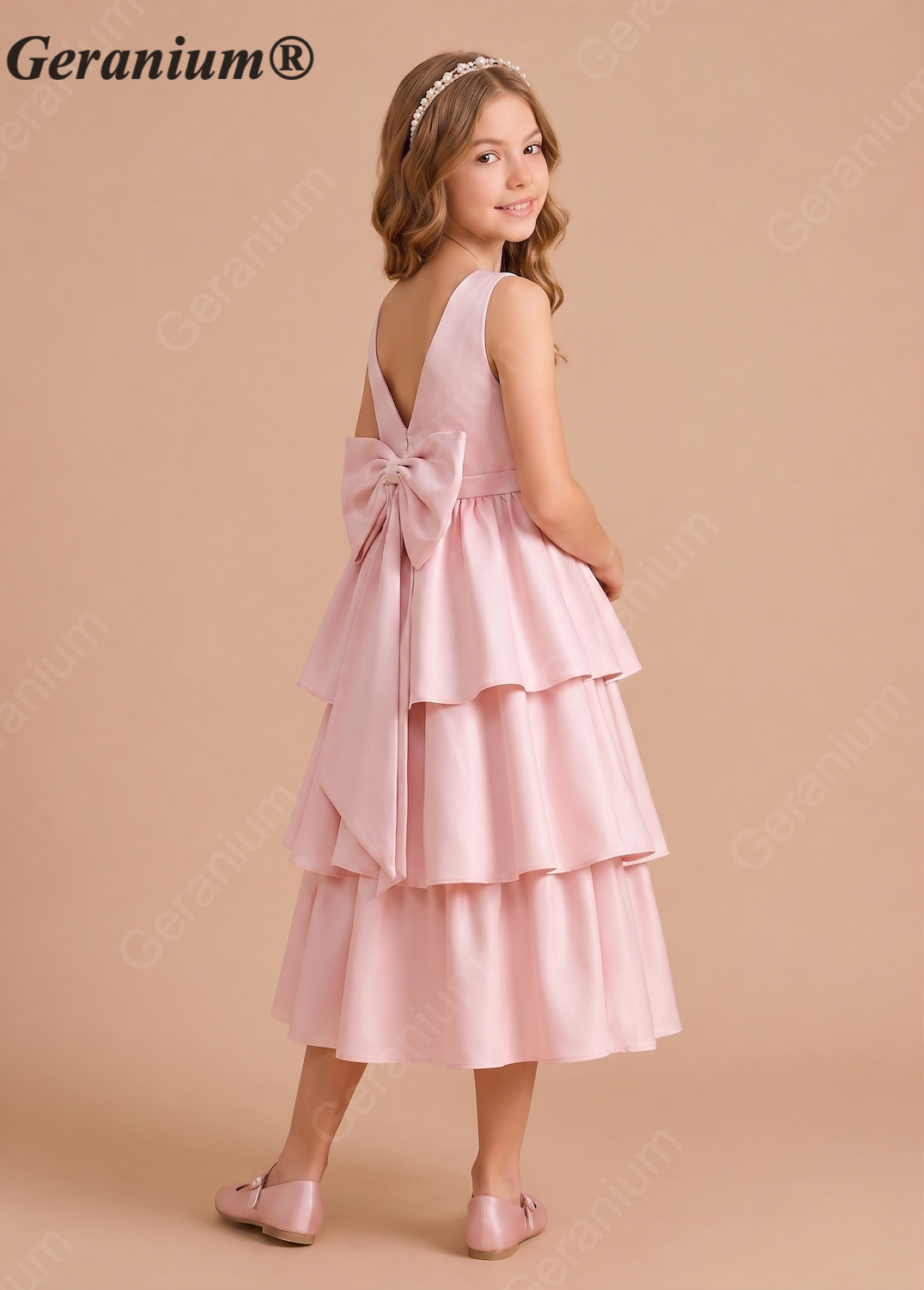 Geranium Satin Junior Bridesmaid Dress with Tiered Skirt & Bow Back – KD-188J Image secondaire du produit