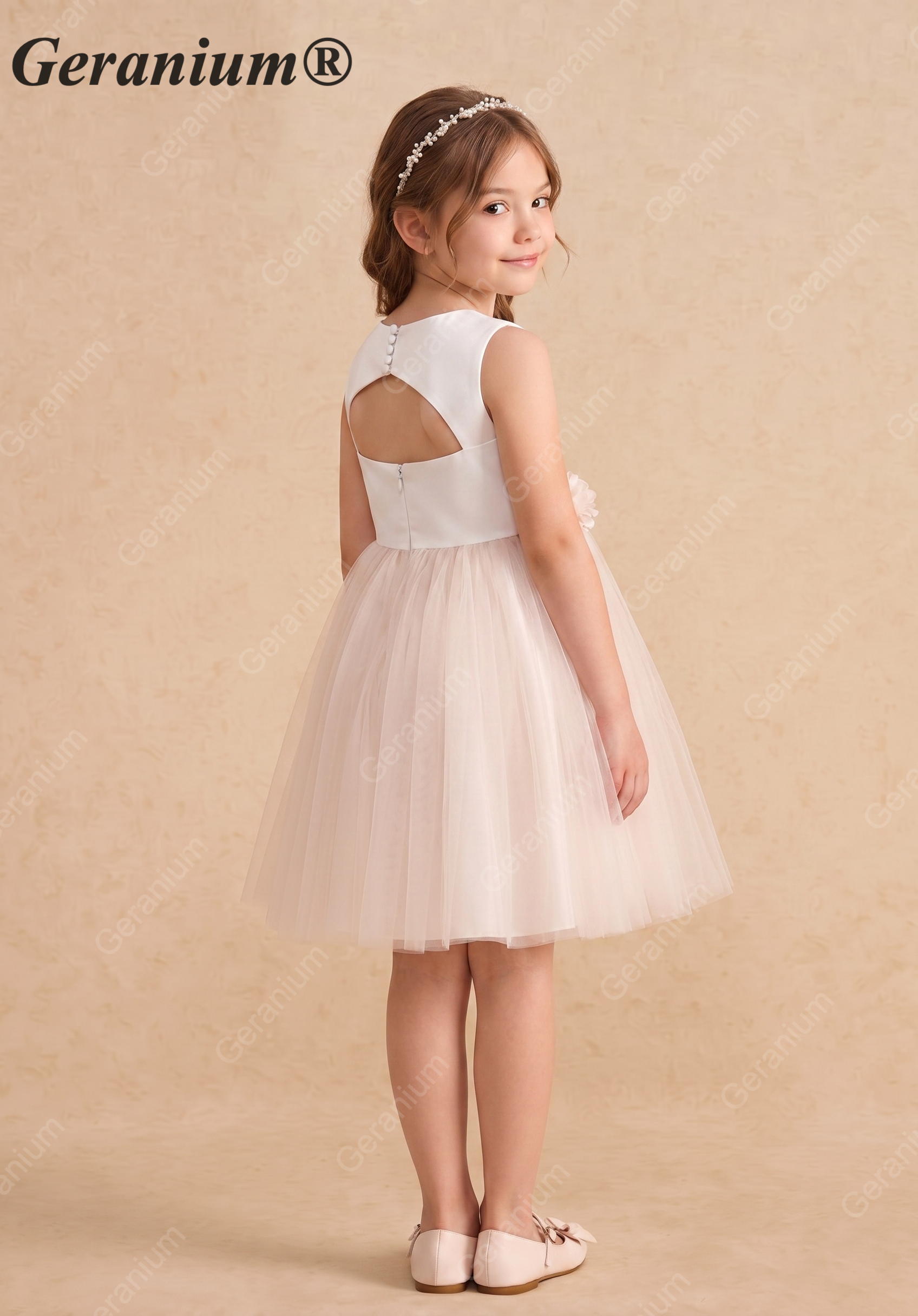 Geranium Ivory Satin & Tulle Flower Girl Dress with 3D Floral Waist – KD-259 Image secondaire du produit