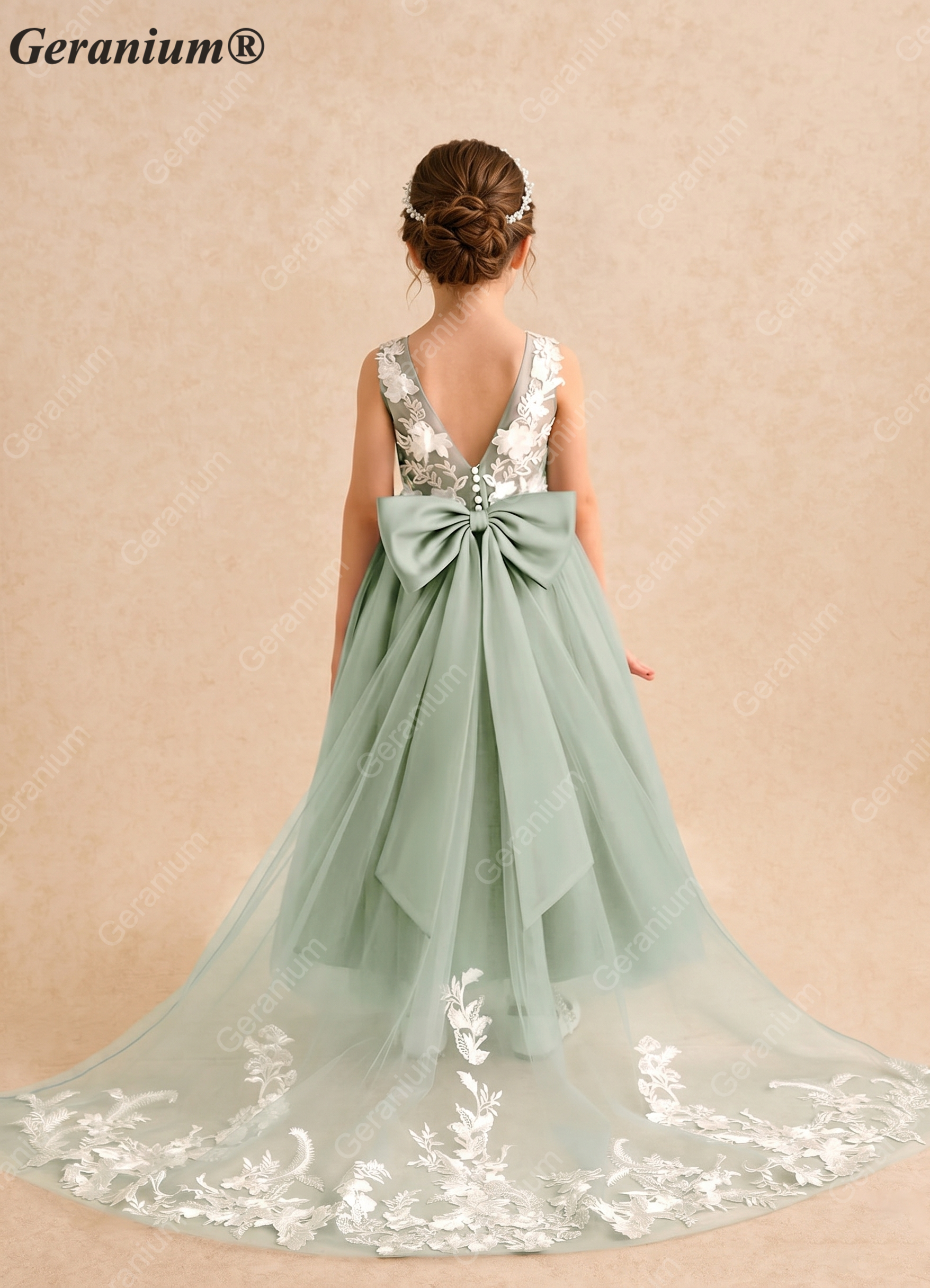 Geranium Dusty Sage Floral Lace Tulle Flower Girl Dress with Grand Bow Train – KD-180 Immagine secondaria del prodotto