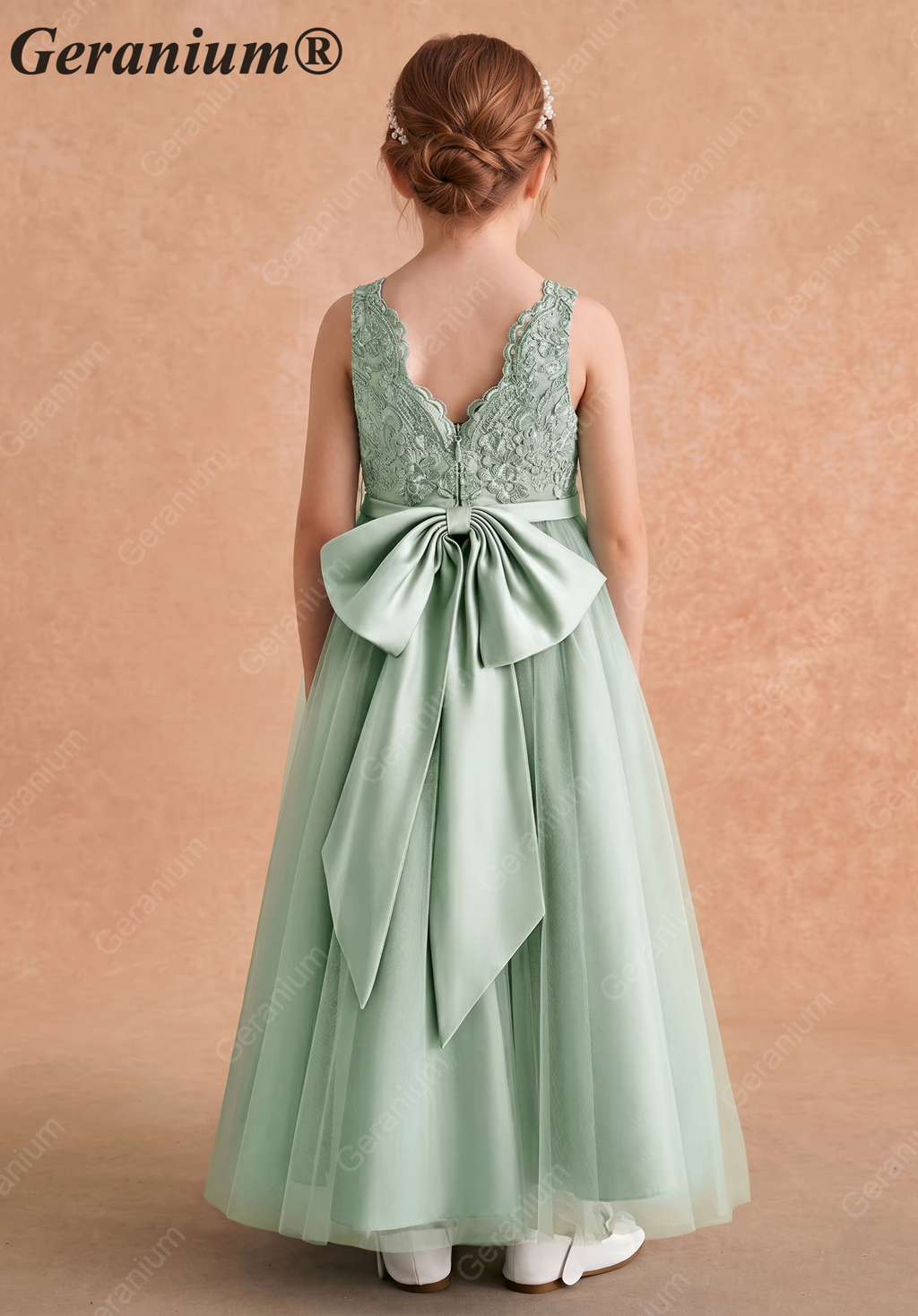 Geranium Elegant Sage Green Flower Girl Dress - Lace Applique V-Neck Tulle Ball Gown with Detachable Big Bow KD-221