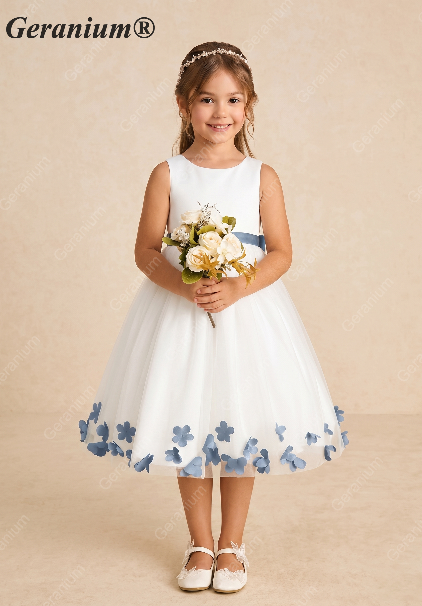 Geranium White Tulle Flower Girl Dress with Dusty Blue 3D Butterflies & Bow – KD-202 Image principale du produit